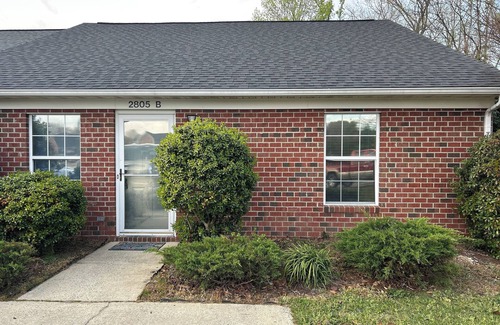 Greenville House | 2 or 3 bedroom townhome near Hospital with Private Fenced Back Yard-New To Vrbo