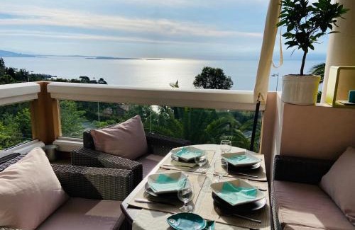 Theoule-Superieur Apartment | 2 P vue panoramique classé 3 étoiles sur la baie de Cannes avec Garage