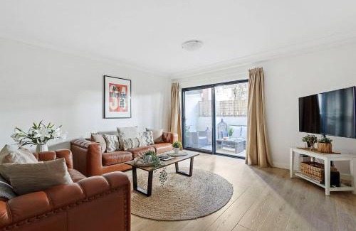 Perth Central Business District Apartment | 2 Paradise Pool Parking Huge 1br Cbd