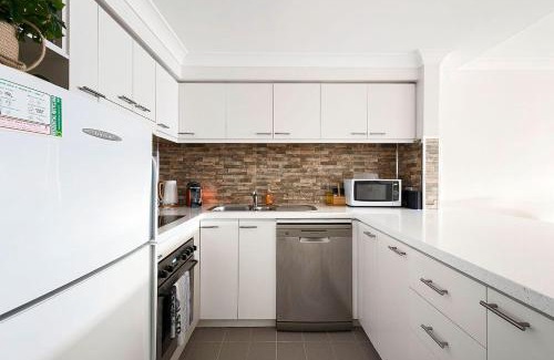 Perth Central Business District Apartment | 2 Paradise Pool Parking Huge 1br Cbd