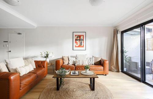 Perth Central Business District Apartment | 2 Paradise Pool Parking Huge 1br Cbd