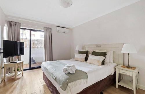 Perth Central Business District Apartment | 2 Paradise Pool Parking Huge 1br Cbd