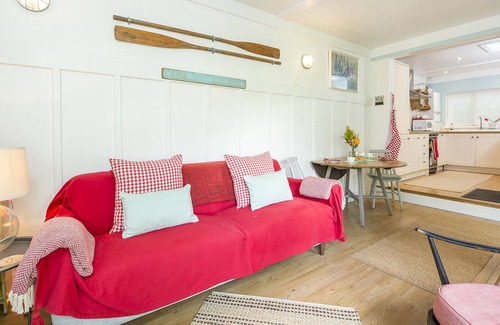 St Dogmaels Cottage | 2 Penally Boathouse Mews, Holiday Cottage St Dogmaels, Sleeps 2, 1 bedrooms, bathrooms