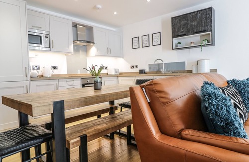 Porthmadog House | 2 PENSYFLOG BARNS, pet friendly, luxury holiday cottage in Porthmadog