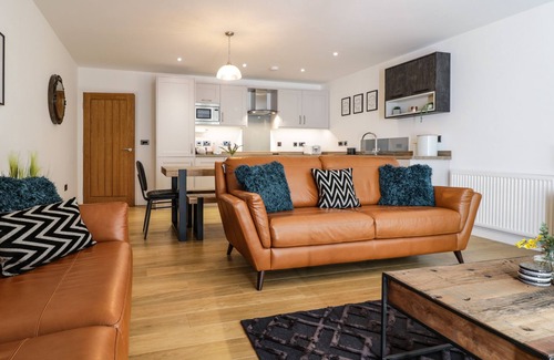 Porthmadog House | 2 PENSYFLOG BARNS, pet friendly, luxury holiday cottage in Porthmadog