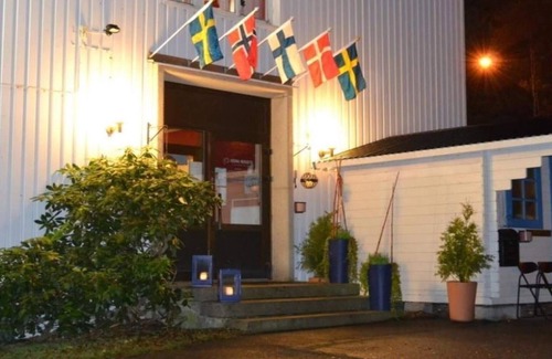 Sundsvall House | 2 person Charming holiday park home in SUNDSWALL