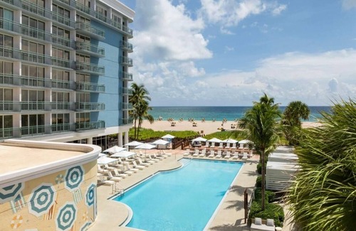 Singer Island Hotel | 2 Pet Friendly Beach Room! Outdoor Swimming Pool, Near Peanut Island Park!