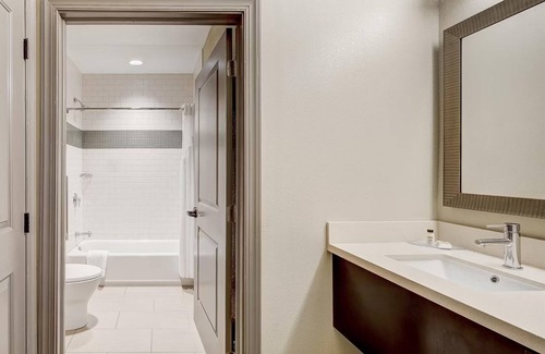 Downtown Baltimore Hotel | 2 Pet-Friendly Suites w/Kitchen for Extended Stays – Central Location