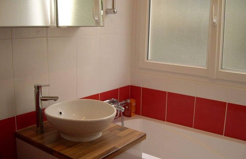 Quartier des Grandes-Carrieres Apartment | 2 pièces entre Montmartre et Batignolles . Wifi. Parking en option