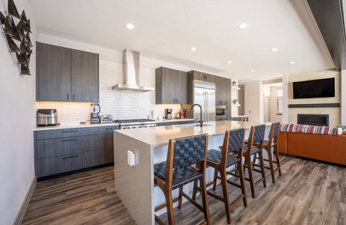 Keystone House | 2 Private Balconies, Hot Tub, Mountain Views, 1/2mi to lifts/golf/village