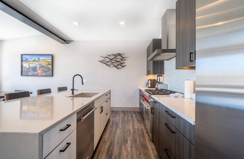 Keystone House | 2 Private Balconies, Hot Tub, Mountain Views, 1/2mi to lifts/golf/village