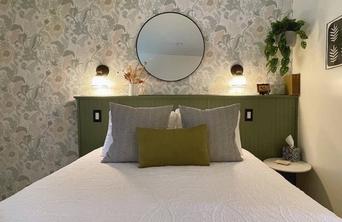 Port Angeles Hotel | #2 *Quaint Room Near Lake Crescent for a Retreat✷
