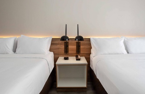 Dania Beach Hotel | 2 Queen Bed @ Modern Retreat with Rooftop Pool | Close to Airport