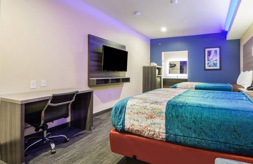 Houston Hotel | 2 Queen Bed Room, Scottish Inns, Free Parking, Close to Houston Memorial Park