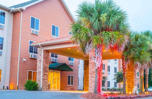Crawfordville Hotel | 2 Queen Beds Non-Smoking Pet-Friendly – Spacious Stay at Wildwood Inn