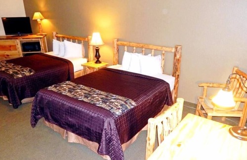 Ponderay House | 2 Queen Beds with Living Room at FairBridge Inn & Suites Sandpoint