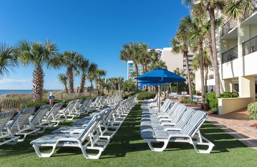 Myrtle Beach Hotel | 2 Queens Oceanfront Room - Sea Crest Resort