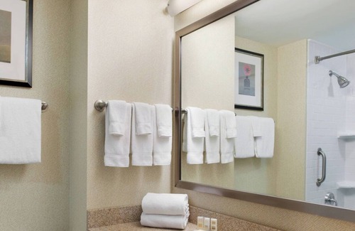 Upper East Side Hotel | 2 Relaxing NYC Rooms Ideal for Families & Sightseeing! Parking Onsite!