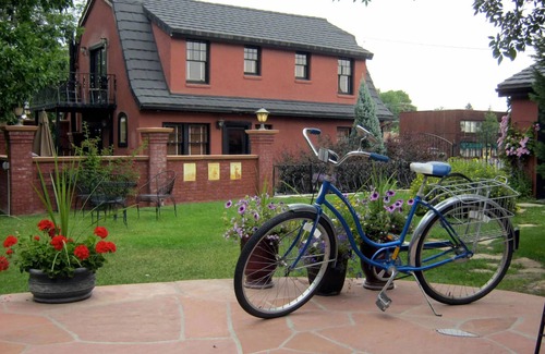 Cody Hotel | 2 Relaxing Units Near Near Cody Night Rodeo & Yellowstone Park Entrance!