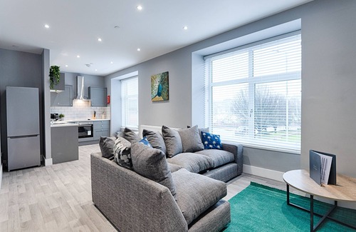 Llanelli House | 2 RM Studio, Smart Tv's, close to all amenities