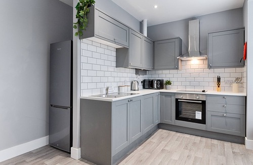 Llanelli House | 2 RM Studio, Smart Tv's, close to all amenities