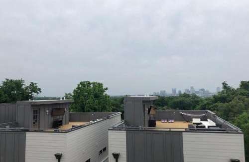 Talbot's Corner House | 2 Rooftops Movie theater 20 guests - Luxury Downtown views 2 miles from Broadway