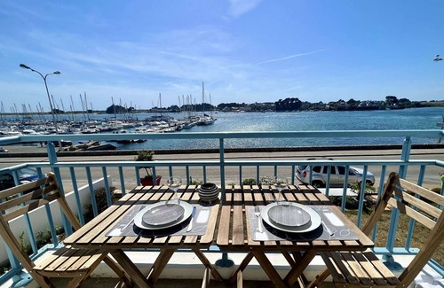 Etel Apartment | 2-Room Apartment in Étel - 42 m² - Wifi - Private Parking