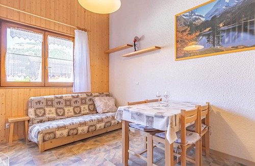 Aussois Apartment | 2-room apartment with terrace and WIFI, near leisure base, for 4 people.