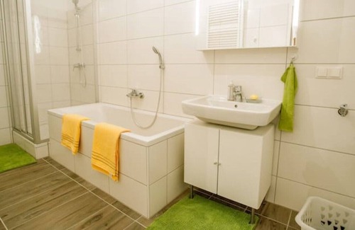 Lend Apartment | 2 room old building apartment with balcony