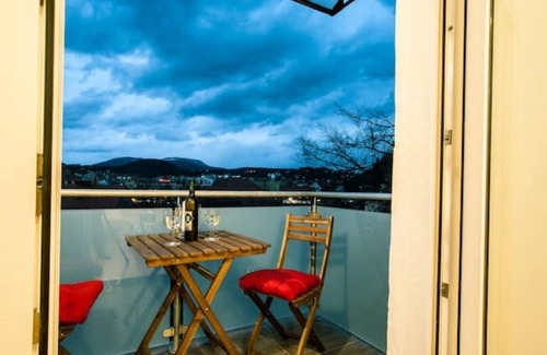 Lend Apartment | 2 room old building apartment with balcony