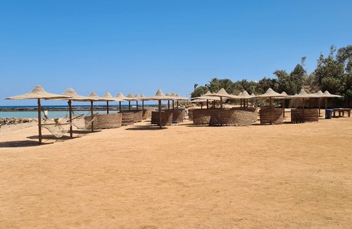 Al Ahyaa House | 2 room vacation apartment with private sandy beach