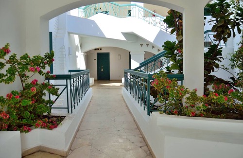 Sharm El Sheikh Hotel | 2 Rooms with Outdoor Pool Access at Vibrant Location - Ideal for Families