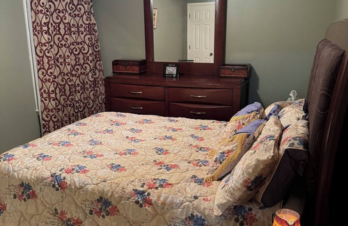 Gray's Creek House | 2 Rooms in a house in charming Memphis with treadmill, AC, WiFi, TV, coffee,