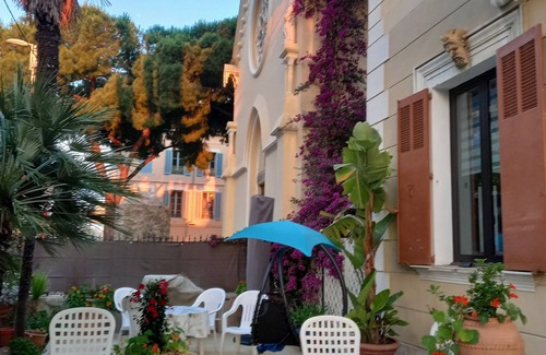 Golfe Juan House | 2 rooms in the town center, equipped, tourist port, beaches, shops, private car parks.