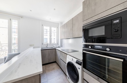 Levallois-Perret Apartment | 2 rooms Modern & Cozy - 150m Metro L3