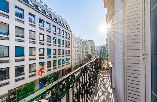 Levallois-Perret Apartment | 2 rooms Modern & Cozy - 150m Metro L3