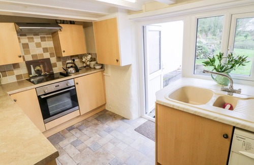 Lansallos Cottage | 2 ROSE COTTAGES, pet friendly, character holiday cottage in Polperro