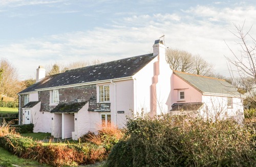 Lansallos Cottage | 2 ROSE COTTAGES, pet friendly, character holiday cottage in Polperro
