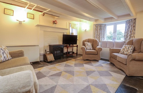 Lansallos Cottage | 2 ROSE COTTAGES, pet friendly, character holiday cottage in Polperro