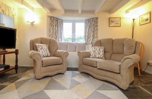 Lansallos Cottage | 2 ROSE COTTAGES, pet friendly, character holiday cottage in Polperro
