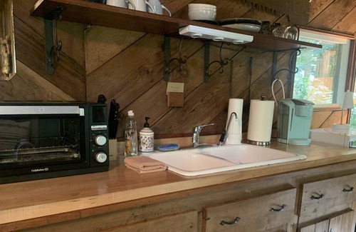 Fieldbrook Cabin | 2 Rustic Cabins+Treehouse On Creek in Redwoods