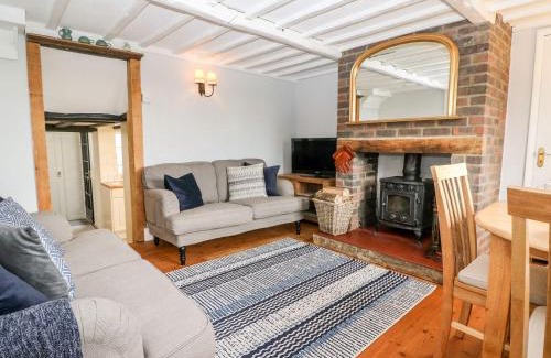 Pevensey House | 2 Seaview Cottages