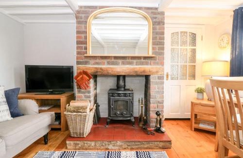Pevensey House | 2 Seaview Cottages