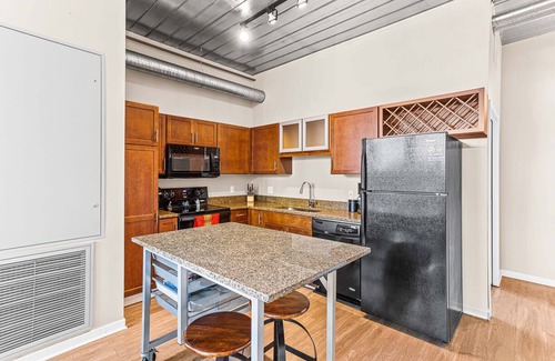 Old West Side Apartment | 2 Separate 2BR Units Near Big House & Downtown