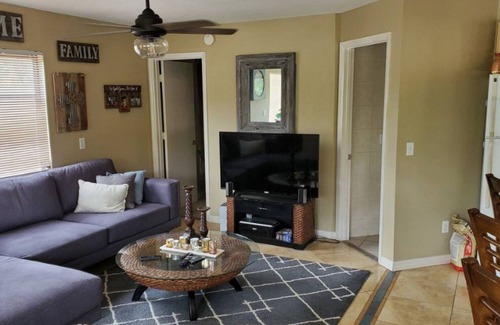 Mid Island House | 2 Separate Units! 200Ft From The Beach! 16 Guests!