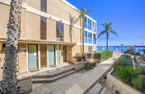 Central Mission Beach House | 2 SidexSide Townhomes * 4 Patios * A/C * Multi Level