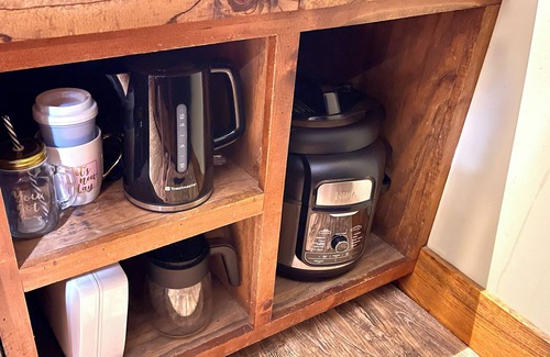 Independence Cabin | 2 Small Country Cabins - walk to Sardis Lake - WiFi, outdoor game pavilion