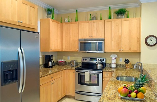Marathon House | 2 Spacious 2BR Villas for Family Fun, Featuring Spa & Lagoon Pool - Free Parking