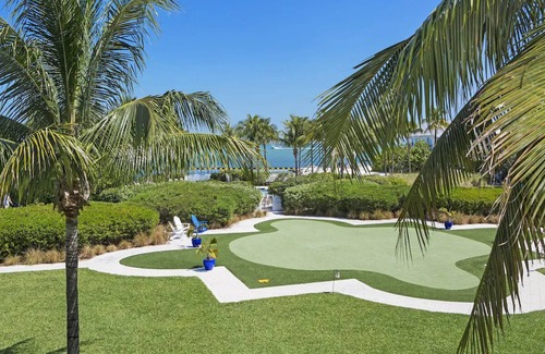 Marathon House | 2 Spacious 2BR Villas for Family Fun, Featuring Spa & Lagoon Pool - Free Parking