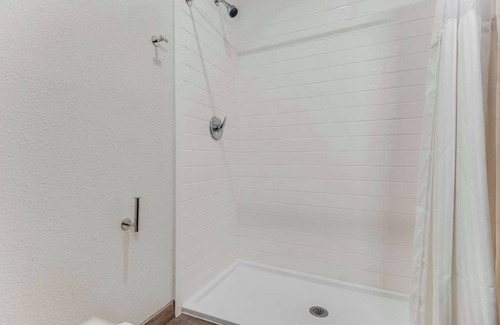 Eastside Promise Neighborhood Hotel | 2 Spacious Room w/Complimentary Breakfast Ideal for Group Business Trip